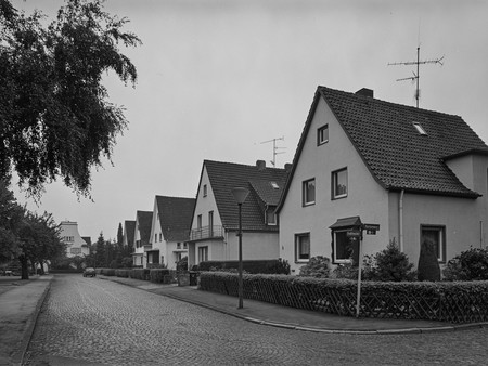 Ebenfalls sind u. a. die Sichtbezüge vom Grabbeplatz Richtung Grabbestraße über die Denkmalbereichssatzung geschützt (Ansicht 1991)