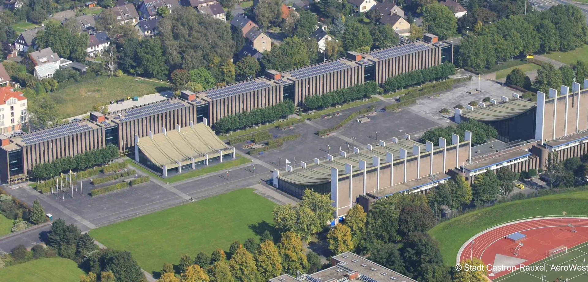 Rathaus in Castrop-Rauxel mit Photovoltaikanlagen
