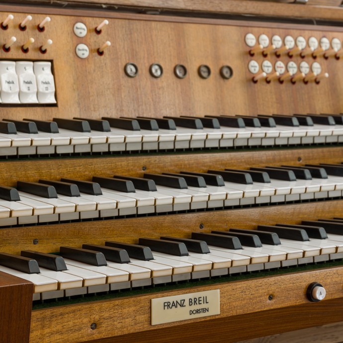 die Orgel (vergrößerte Bildansicht wird geöffnet)
