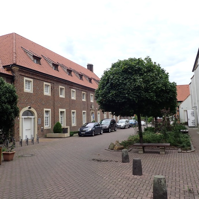Das ehemaliges Armenhaus, erbaut nach Plänen von Johann Conrad Schlaun. (vergrößerte Bildansicht wird geöffnet)