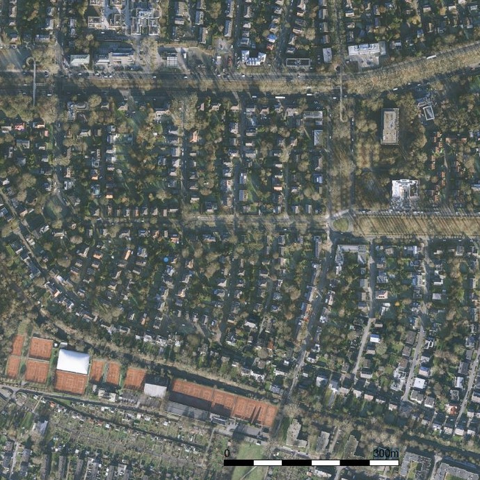 Im Luftbild von 1926 lassen sich bereits das Kerngebiet der Gartenstadt und die großräumig angelegten Alleen erkennen (vergrößerte Bildansicht wird geöffnet)
