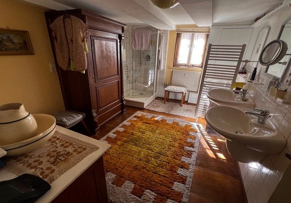 Blick ins Badezimmer