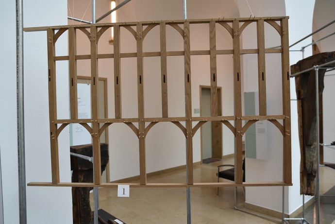 Modell der Dachständerwand der Soester Wiesenkirche von 1357