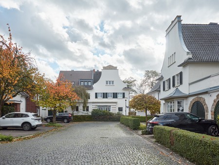 Denkmäler Kettelerweg 20 und 55 im Jahr 2025, Baujahr: 1927, Architekt: D. u. K. Schulze. Sichtbeziehung ist über die Denkmalbereichssatzung geschützt