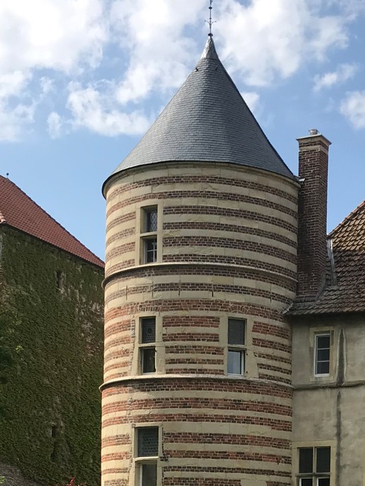 Blick von Norden auf den fertiggestellten Rundturm (vergrößerte Bildansicht wird geöffnet)