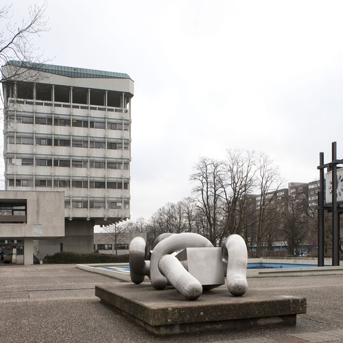 Skulptur vor dem Rathaus in Marl