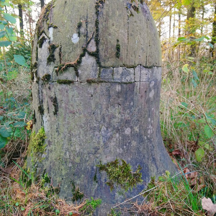 Halbmeilenstein (vergrößerte Bildansicht wird geöffnet)