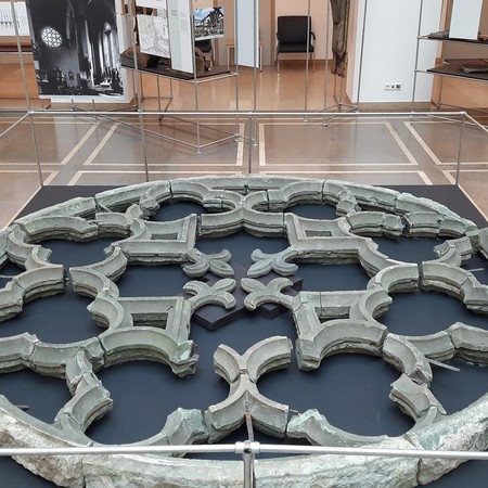 Fensterrose des 14. Jahrhunderts aus dem Kloster Wedinghausen