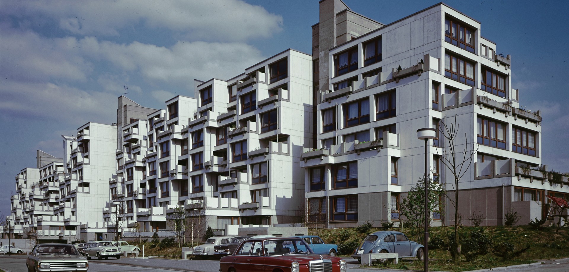Terrassenwohnhaus Girondelle von der gleichnamigen Straße aus (von Südwesten), um 1971