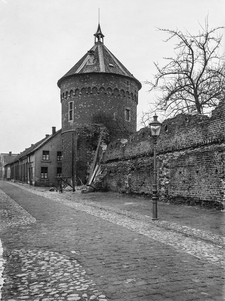 Der Diebesturm 1902