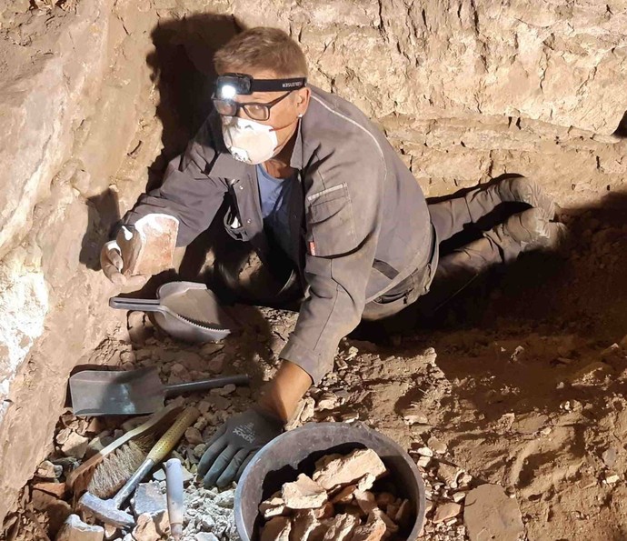 Beim Auffinden der Ziegel im Schutt der Apsiskalotten
