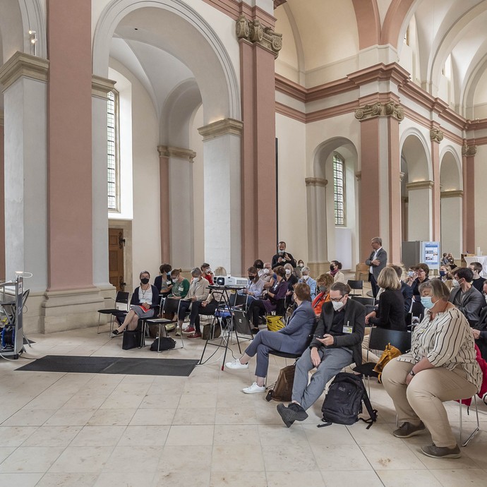 In der Sektion (vergrößerte Bildansicht wird geöffnet)