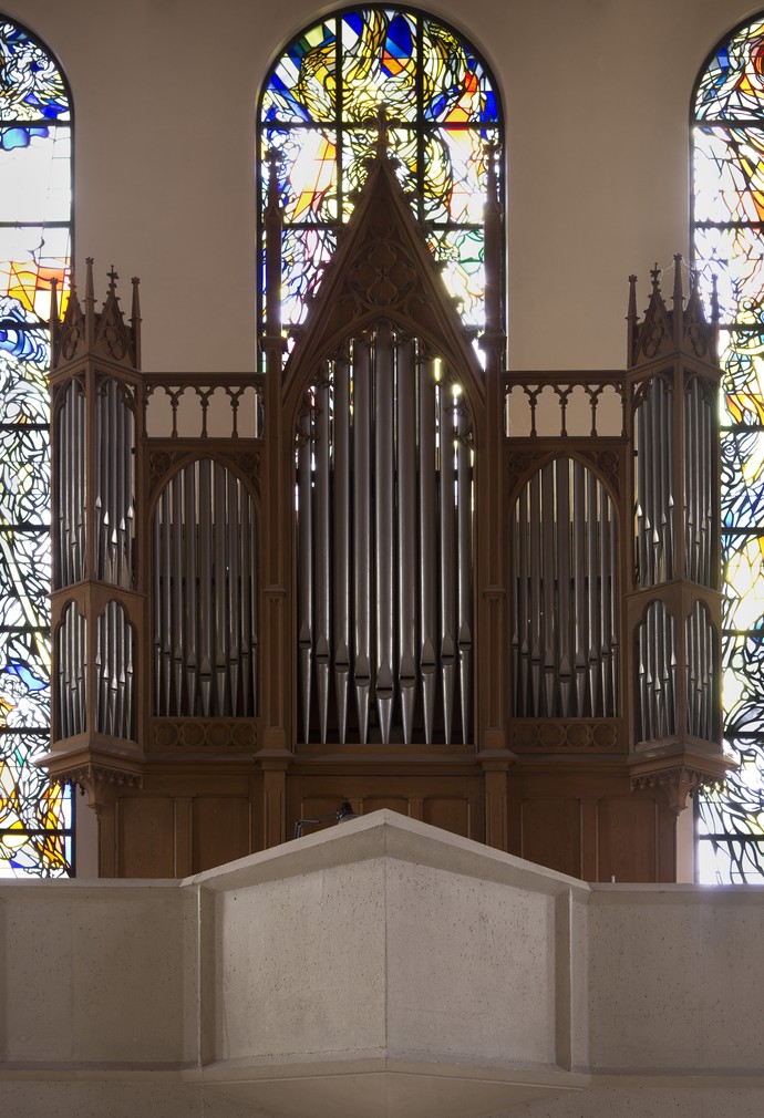 Die Orgel von vorn.
